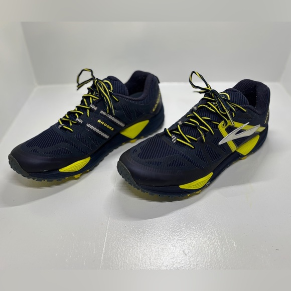 Brooks Other - Mens Brooks Cascadia 10- Navy and Yellow Athletic Shoes size 10.5